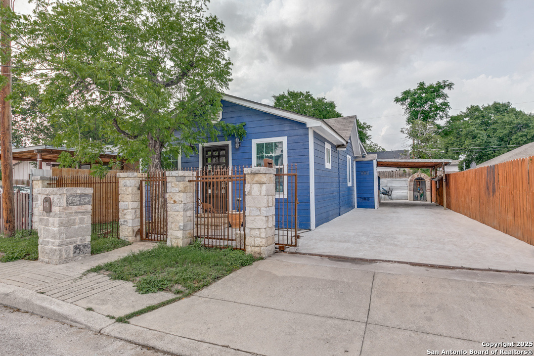 113 Chico Alley