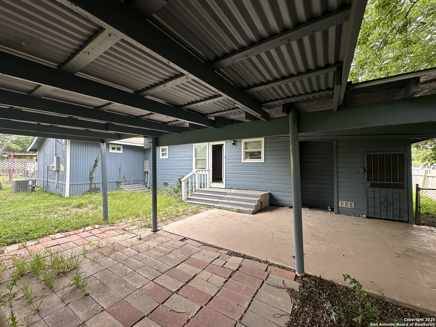 2543 W Mulberry
