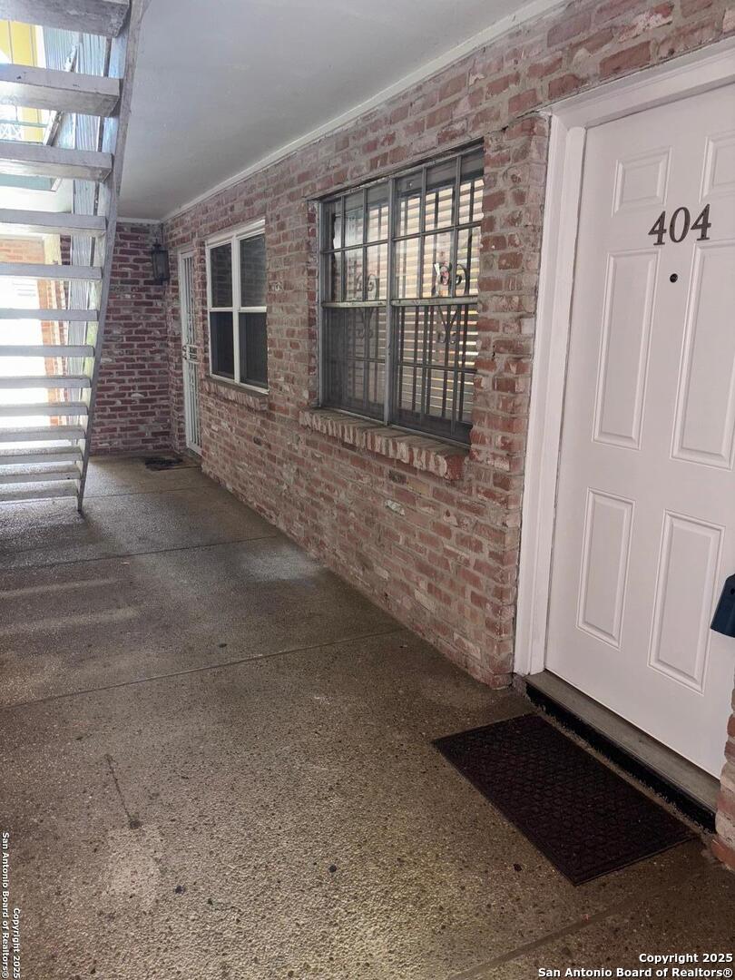 6718 Callaghan Unit: APT 404