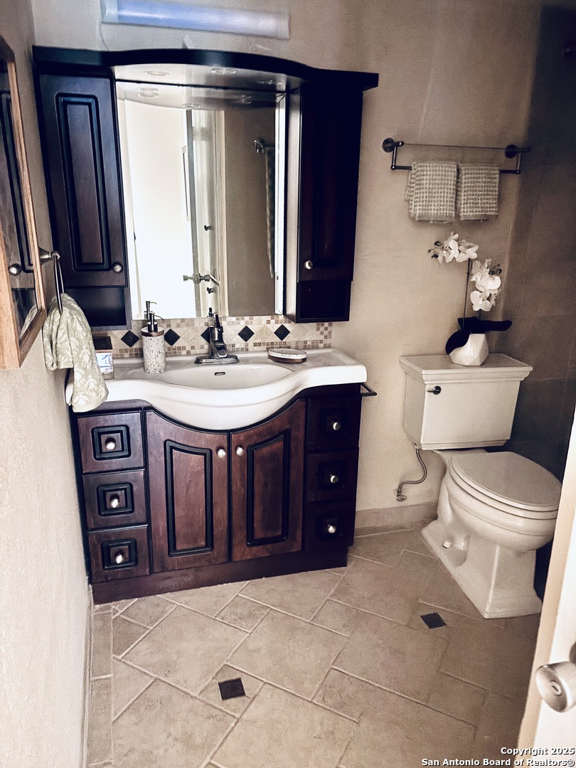 6718 Callaghan Unit: APT 404