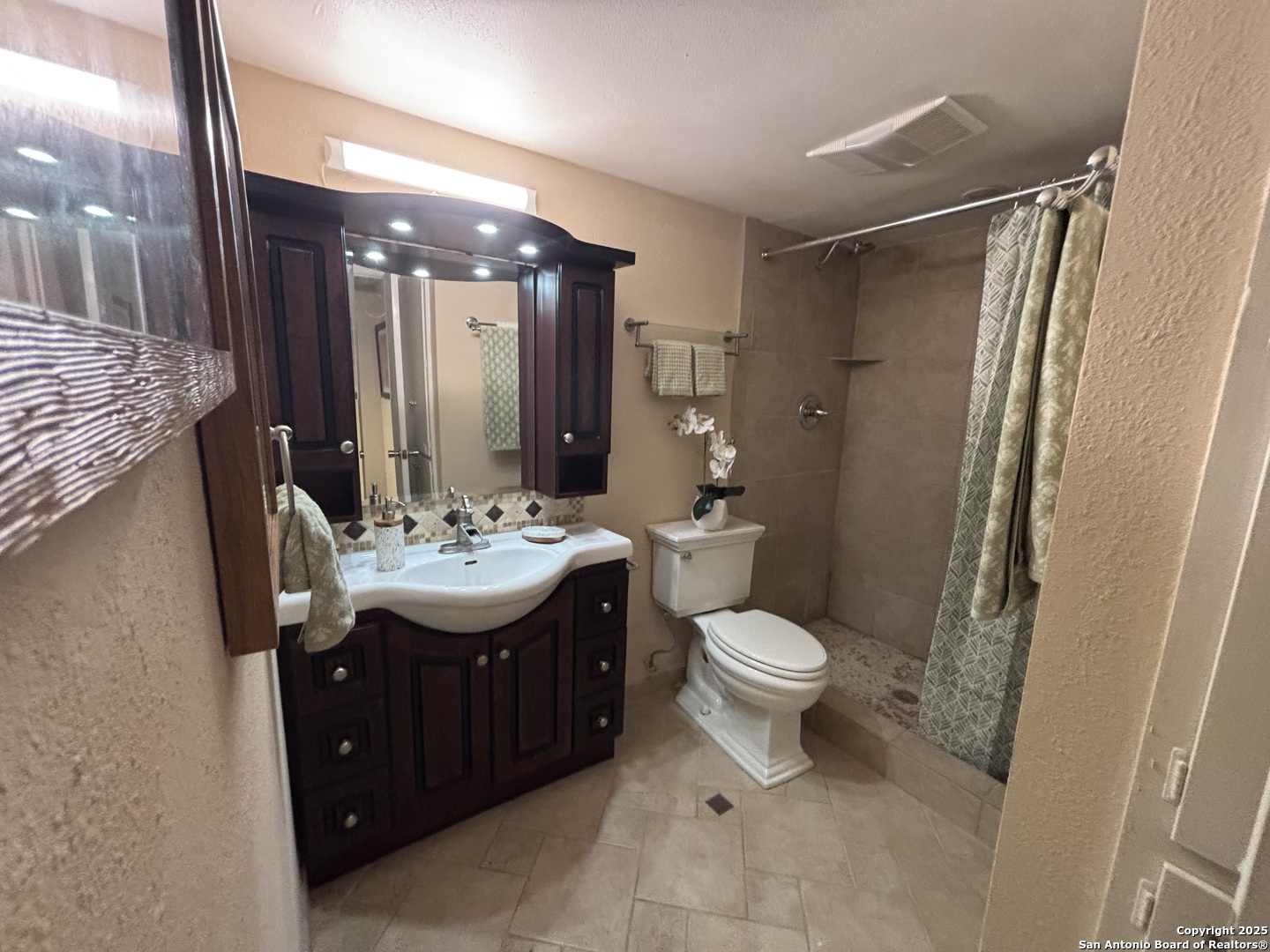 6718 Callaghan Unit: APT 404