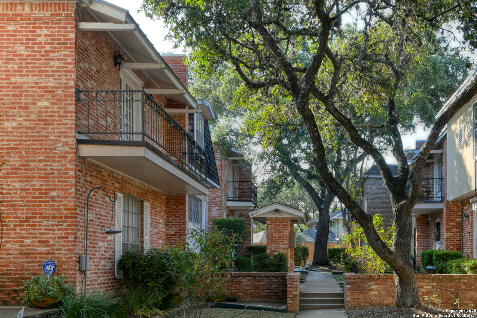 6718 Callaghan Unit: APT 404