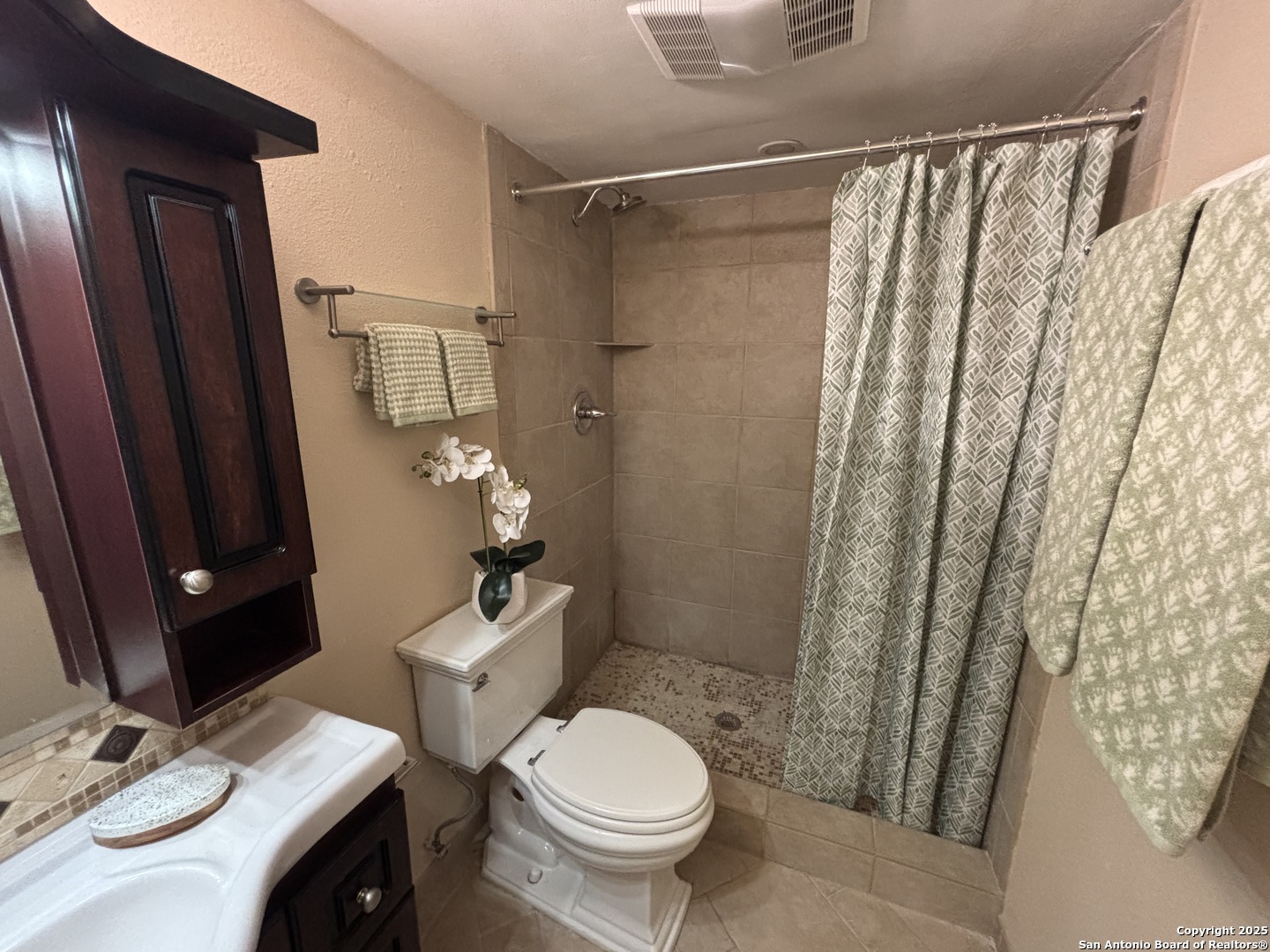6718 Callaghan Unit: APT 404