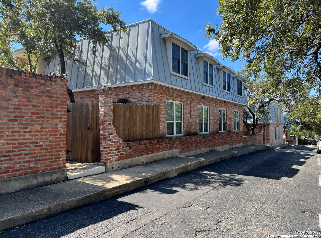 6718 Callaghan Unit: APT 404