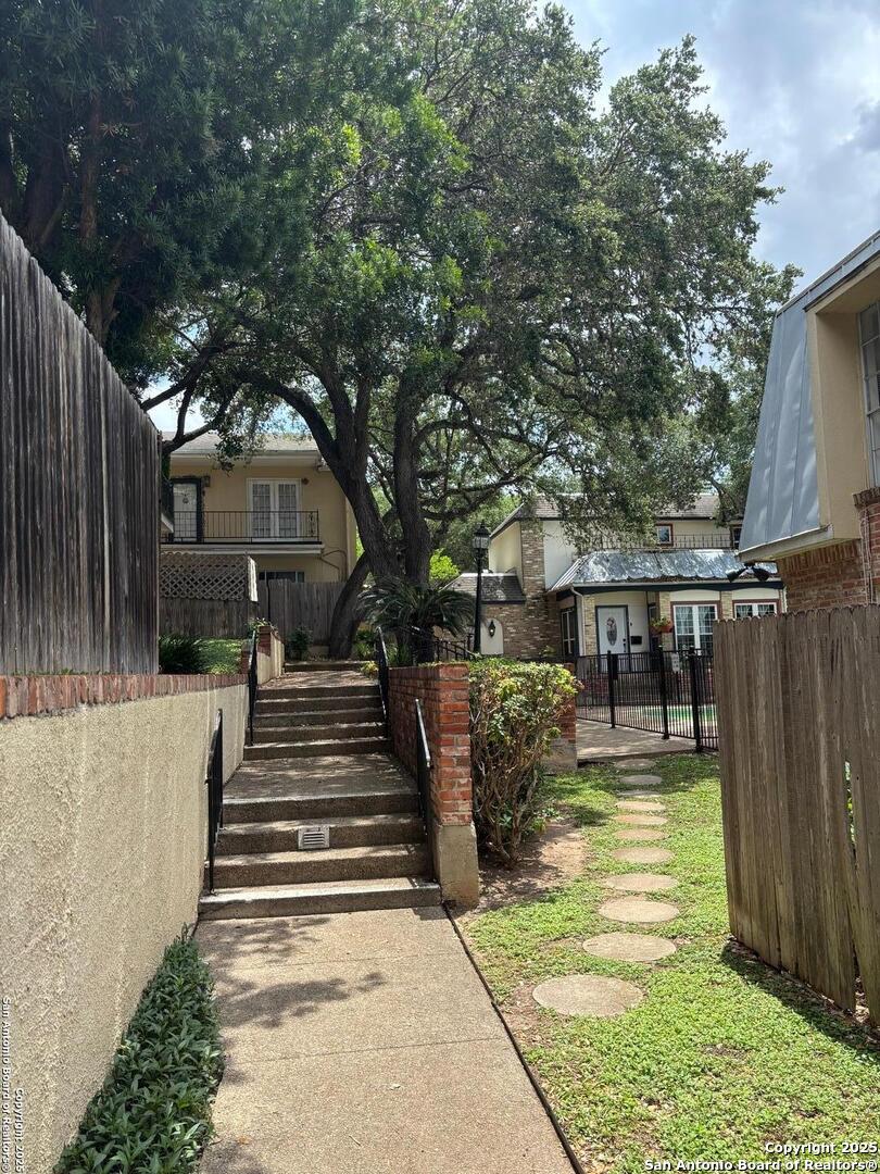6718 Callaghan Unit: APT 404