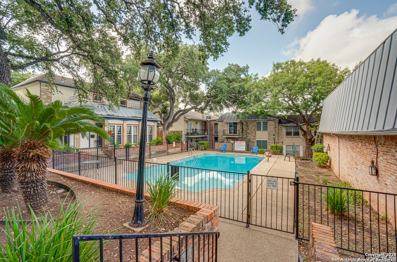 6718 Callaghan Unit: APT 404