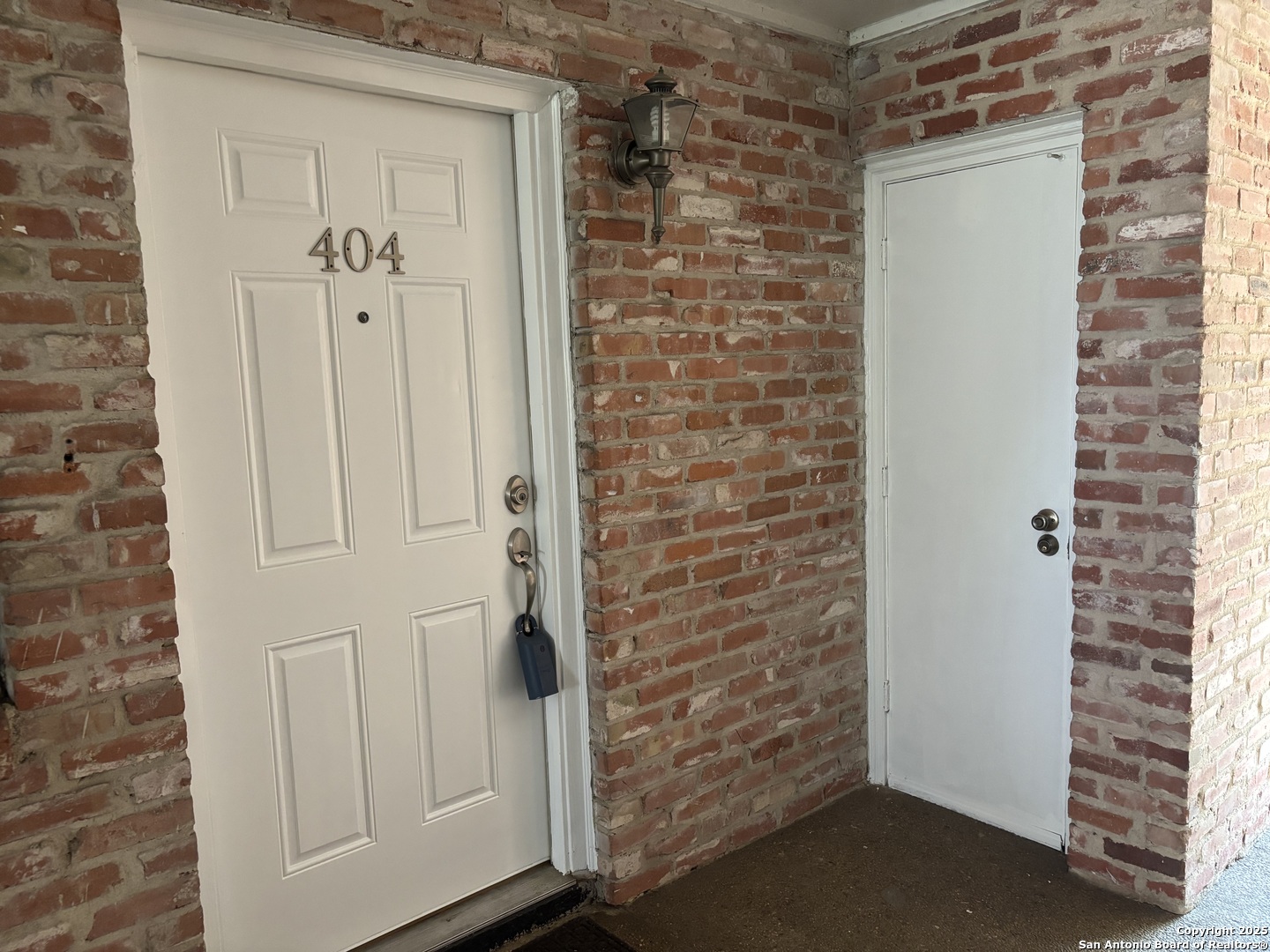 6718 Callaghan Unit: APT 404
