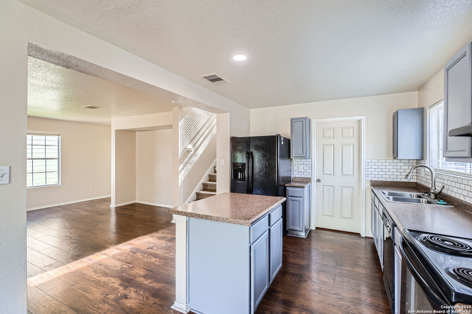 2811 Butterfly Peak
