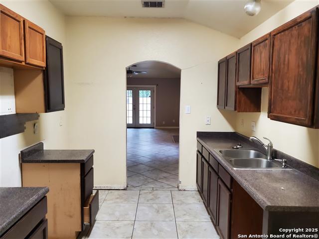 4218 Swan Forest