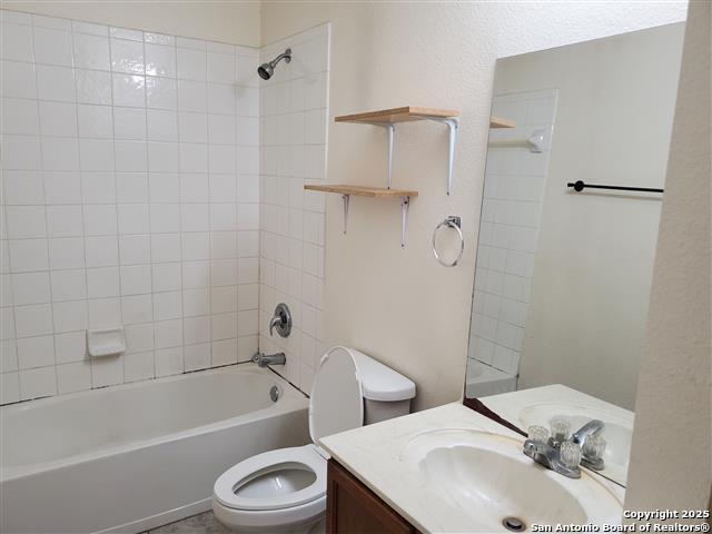 4218 Swan Forest