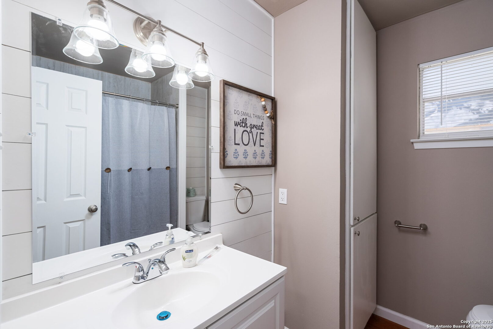 5906/5908 Deer Horn Drive