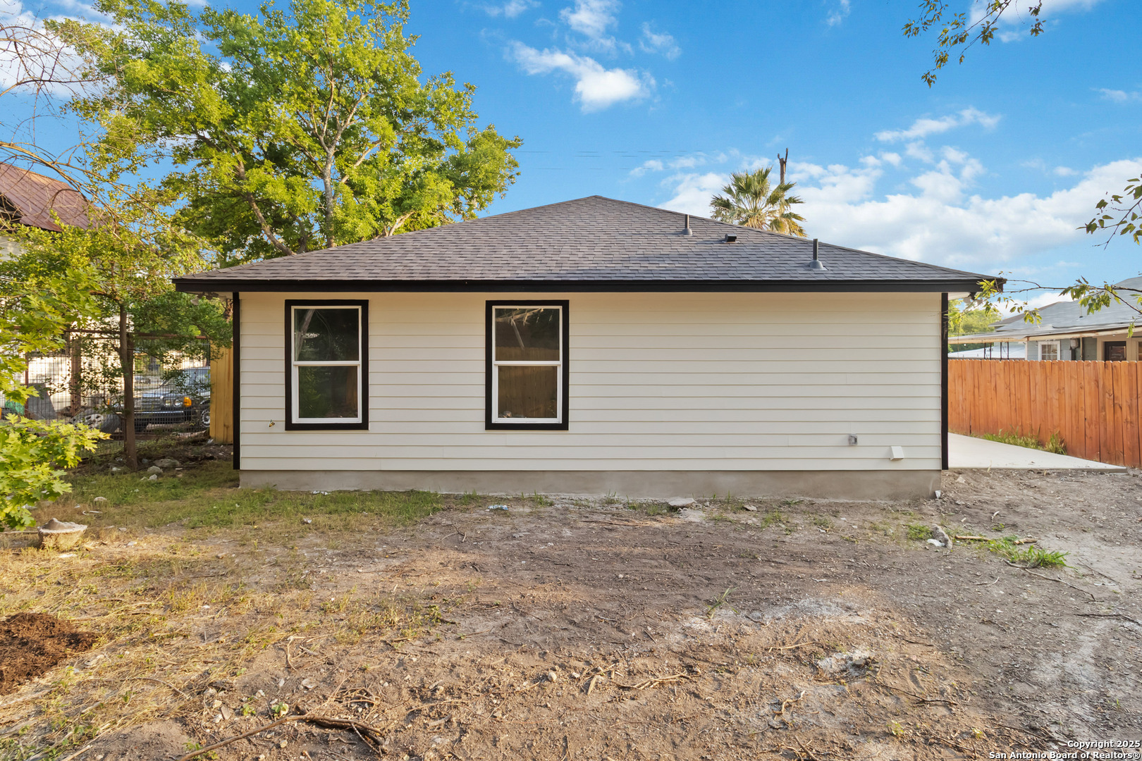 519 W Mitchell