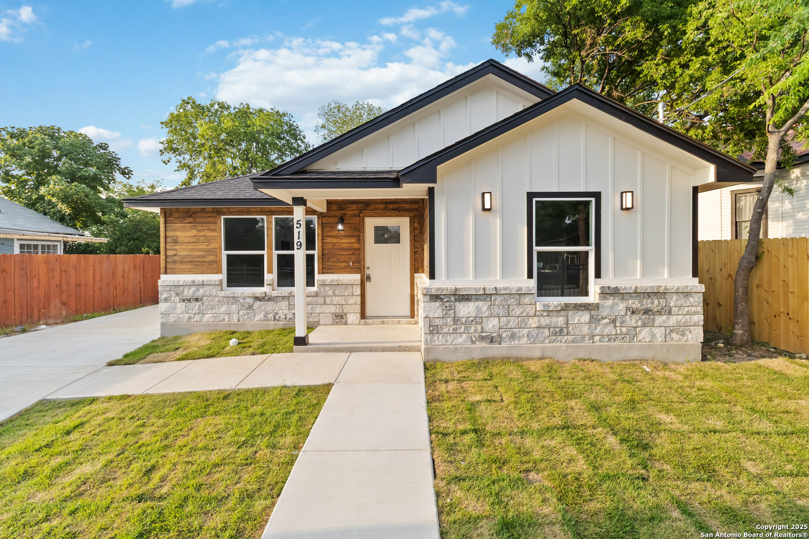 519 W Mitchell