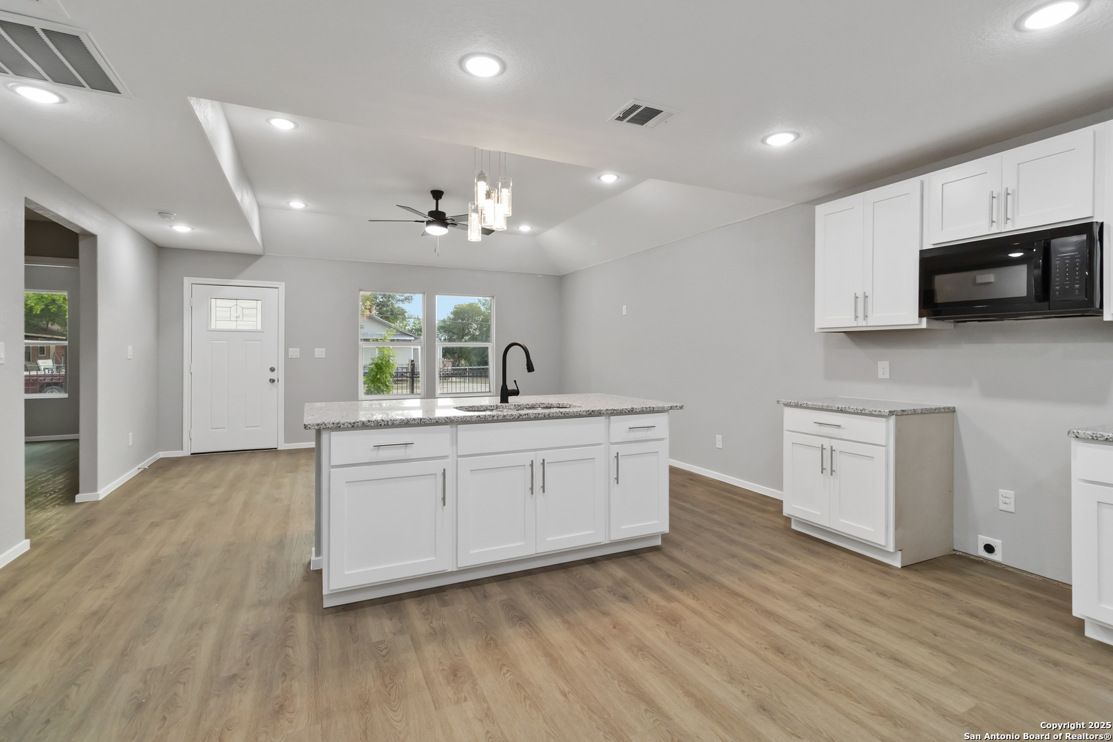 519 W Mitchell