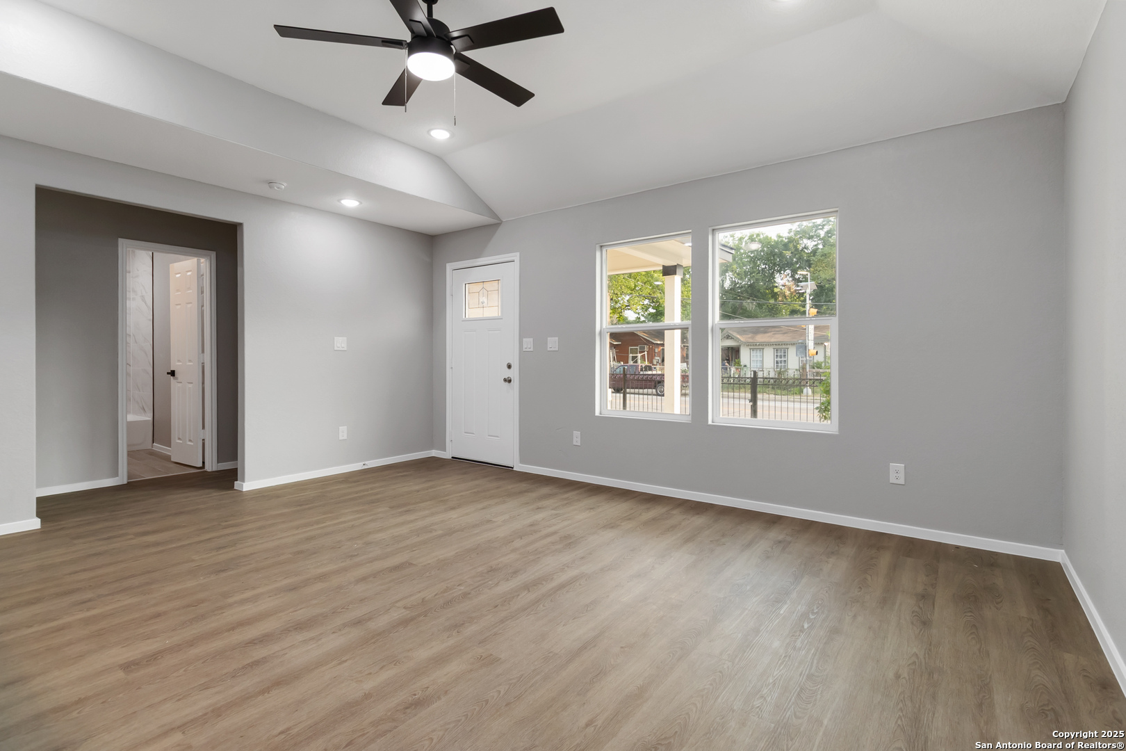 519 W Mitchell