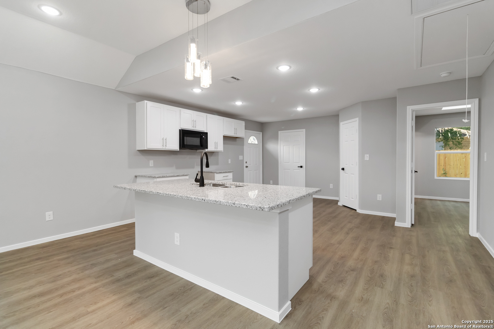 519 W Mitchell