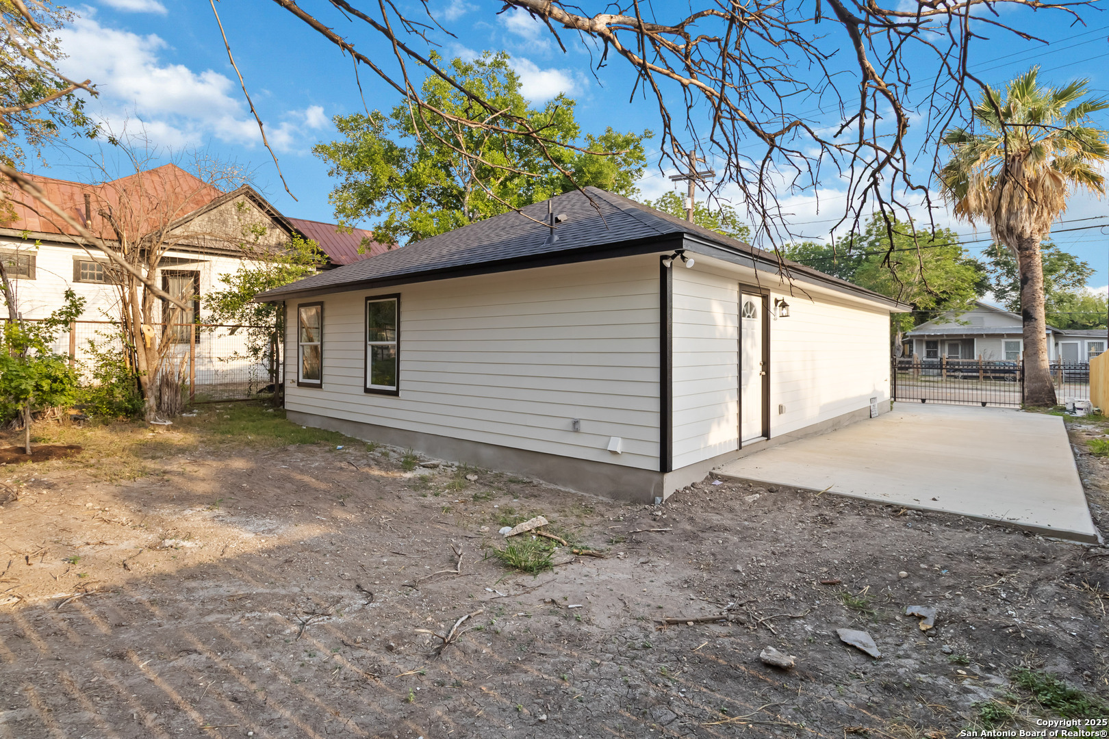 519 W Mitchell