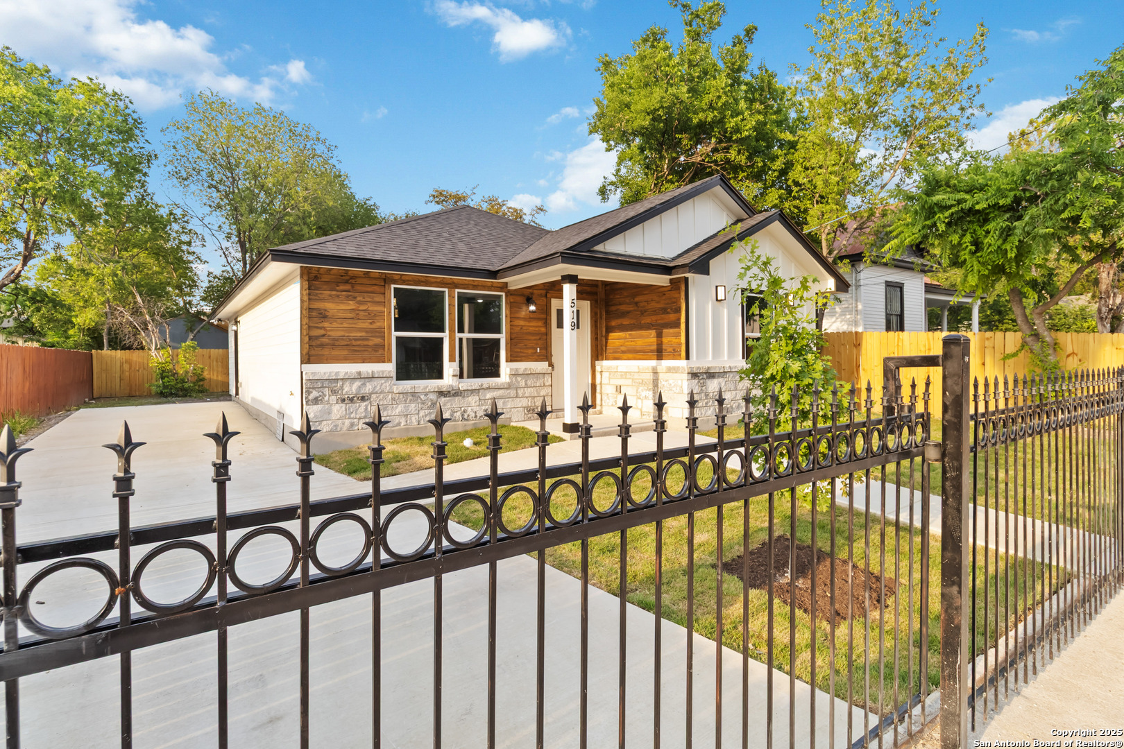 519 W Mitchell