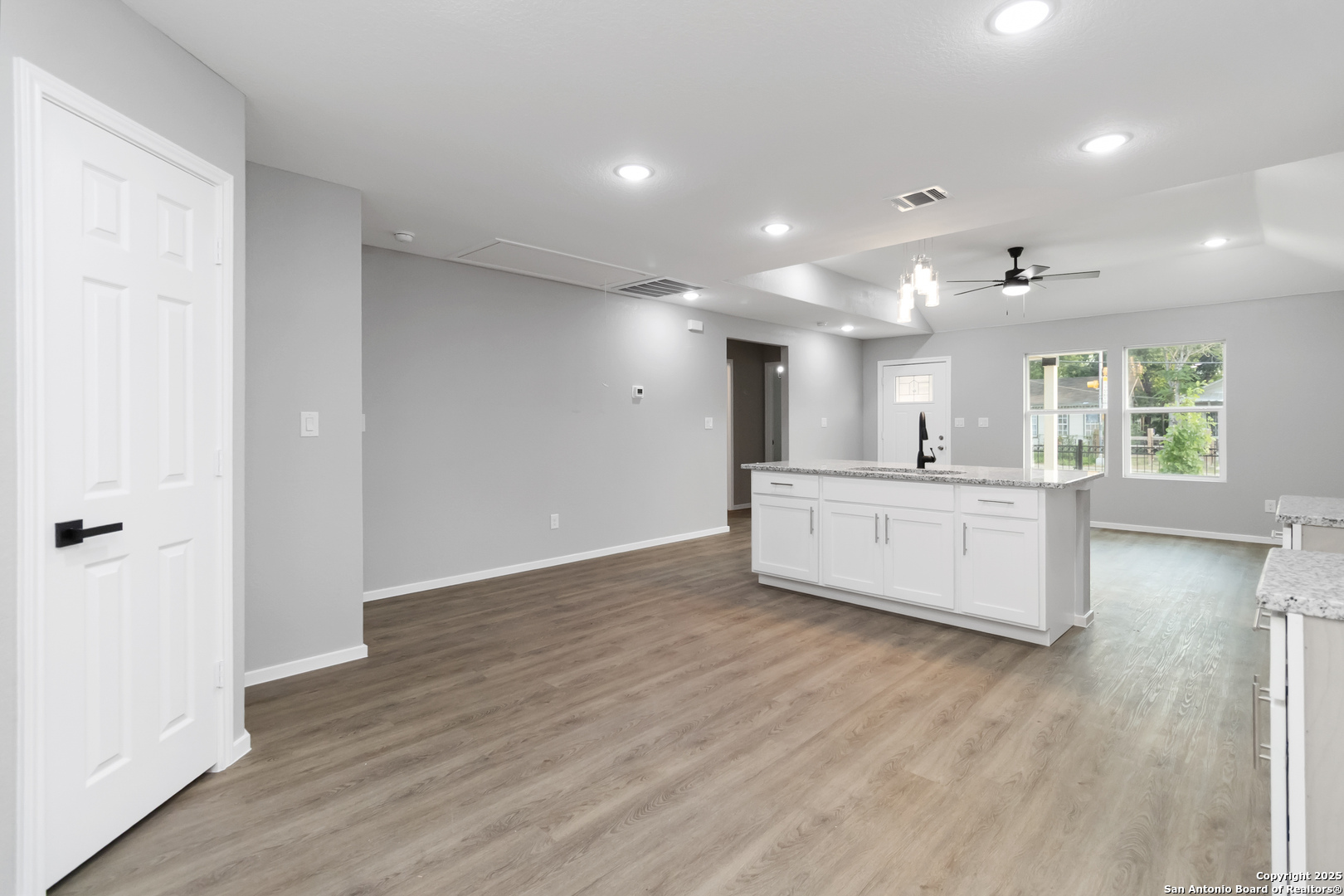 519 W Mitchell
