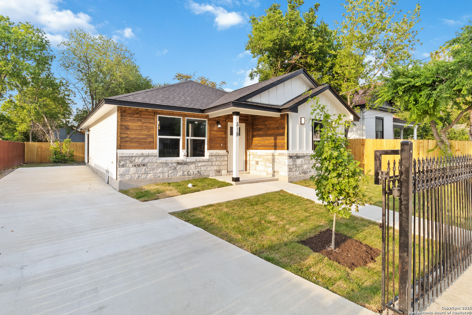 519 W Mitchell