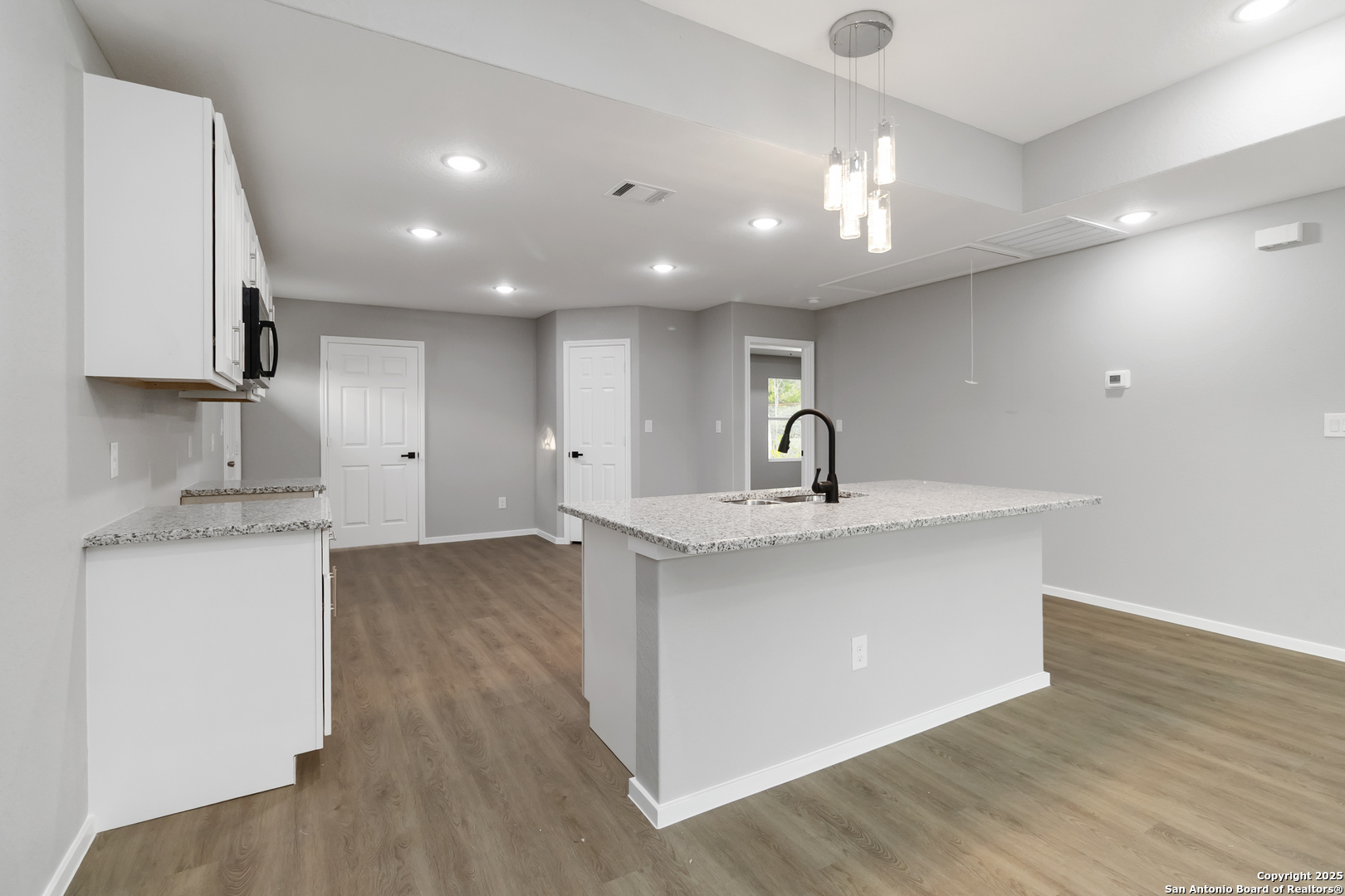 519 W Mitchell