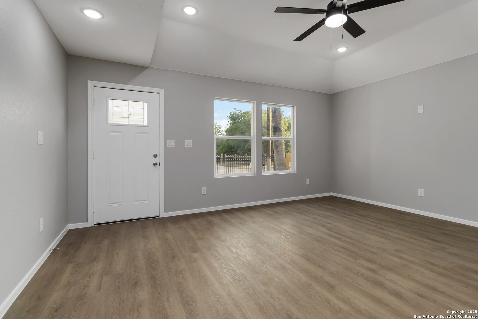 519 W Mitchell