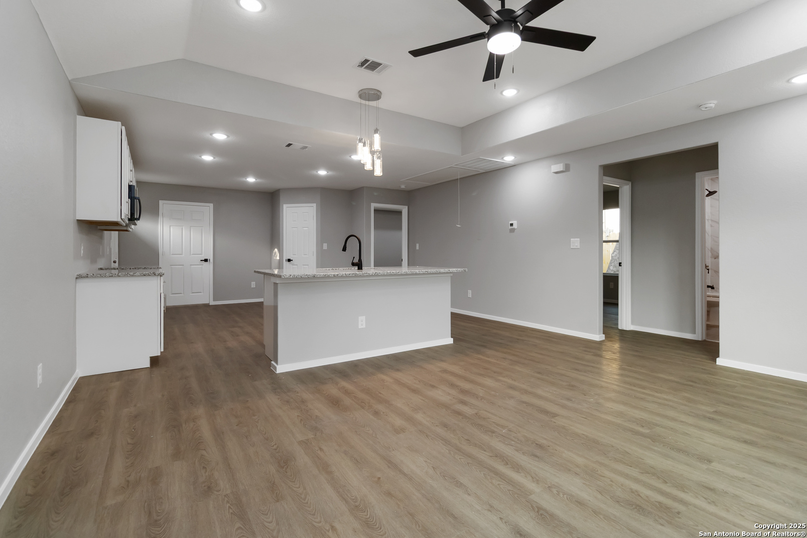 519 W Mitchell
