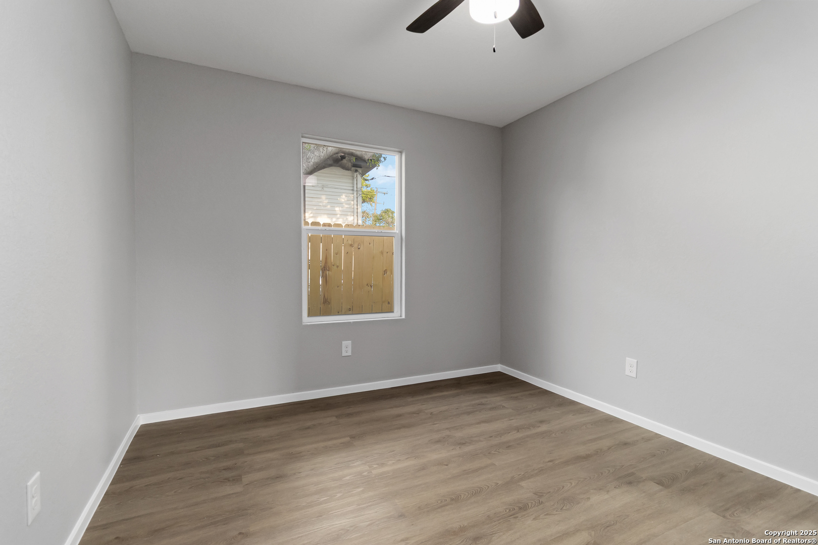 519 W Mitchell