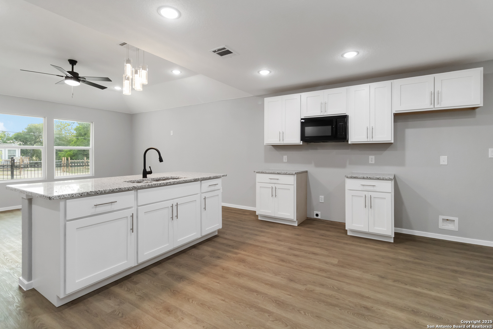 519 W Mitchell