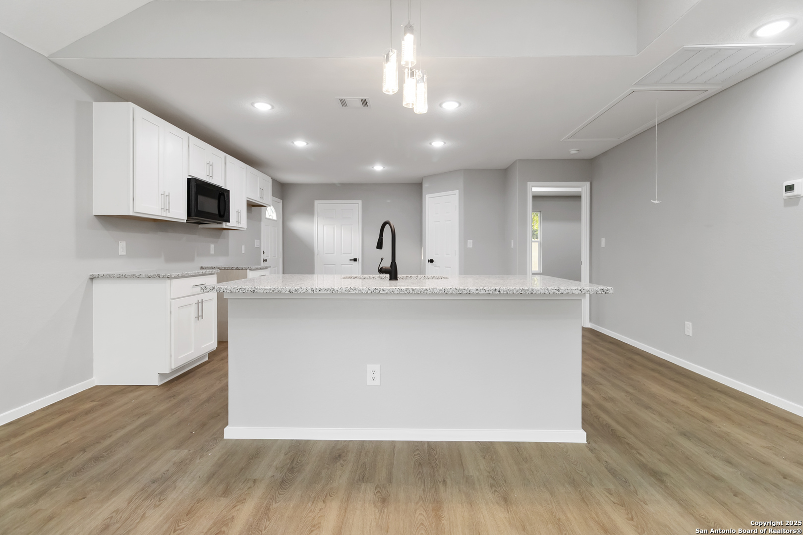 519 W Mitchell