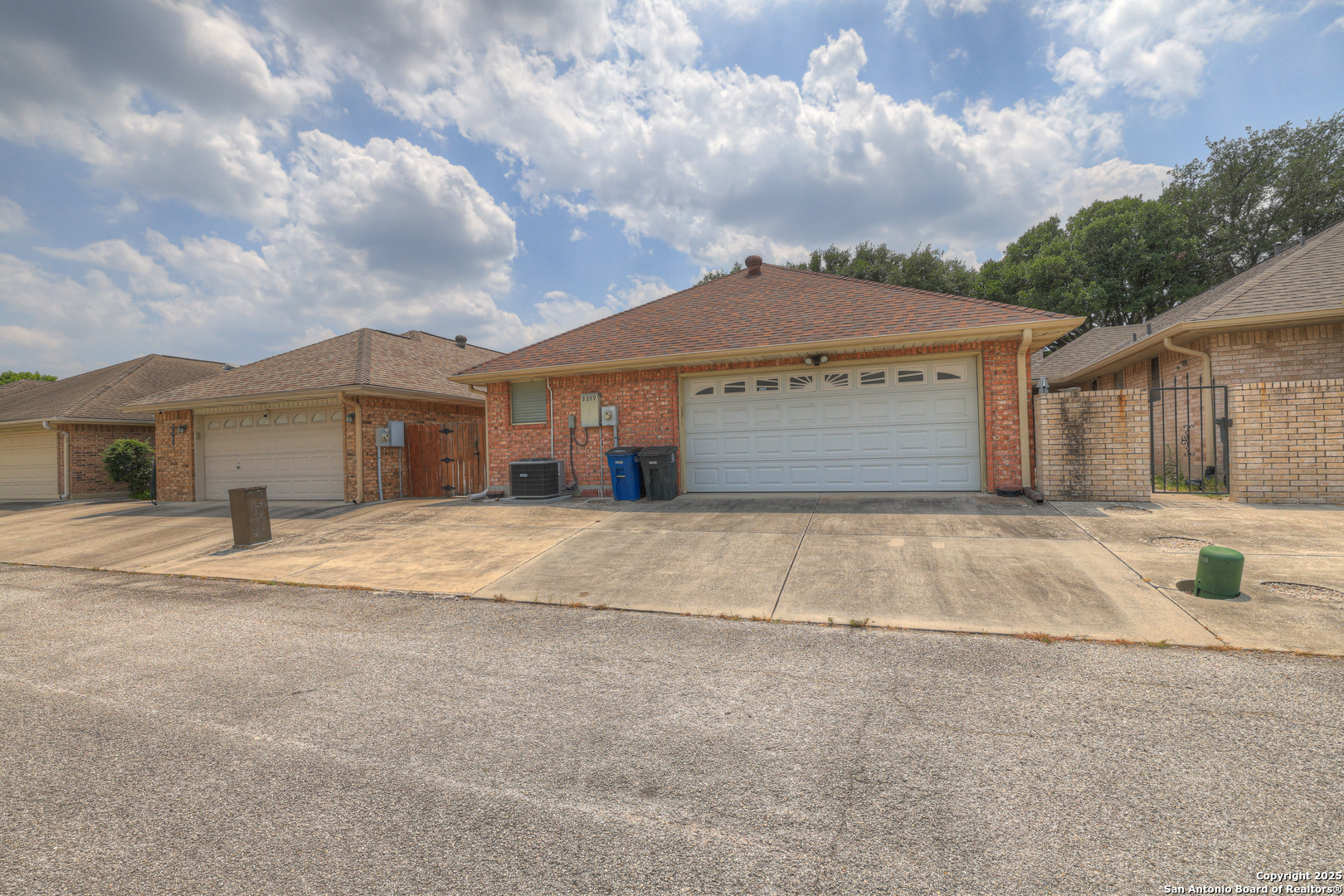 2349 Essex Grace