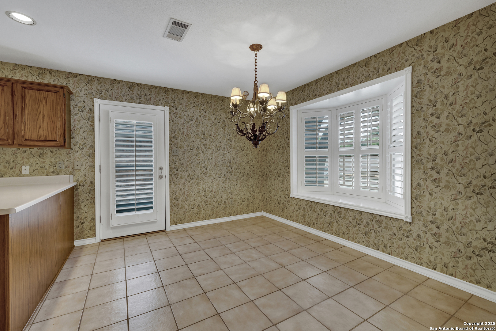 2349 Essex Grace