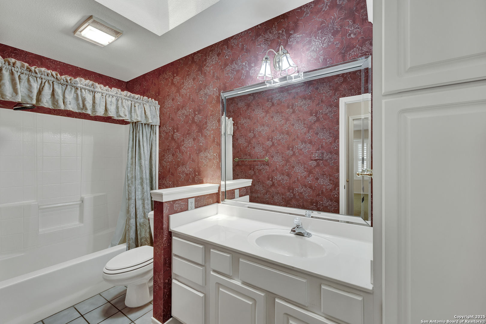 2349 Essex Grace