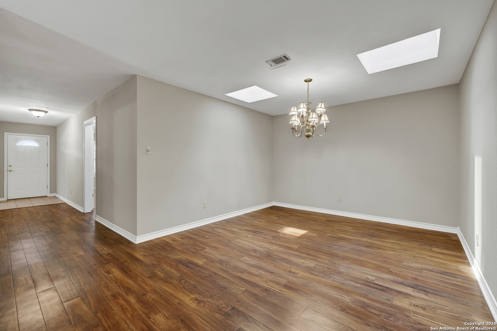 2349 Essex Grace