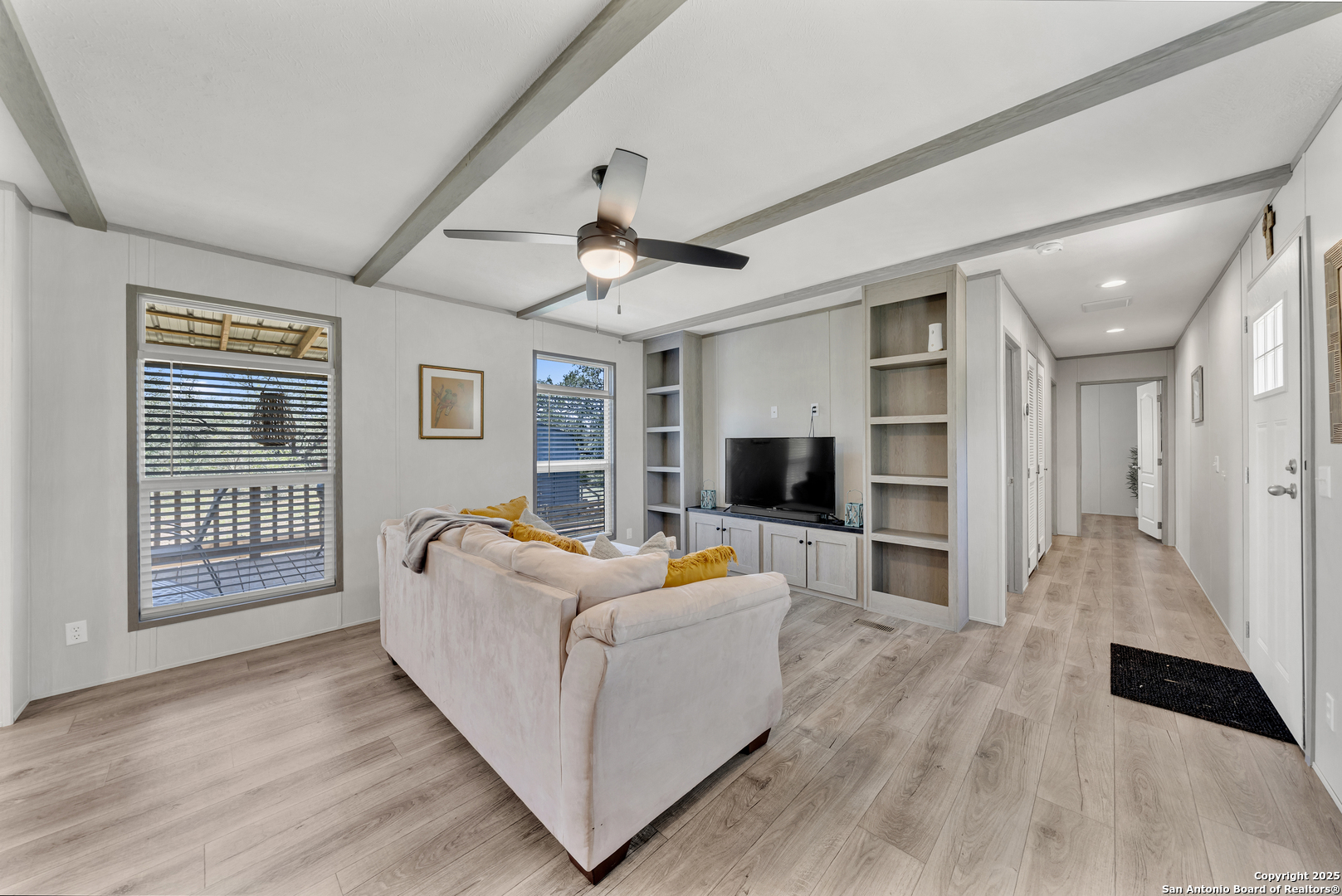 57 W Bob White Dr