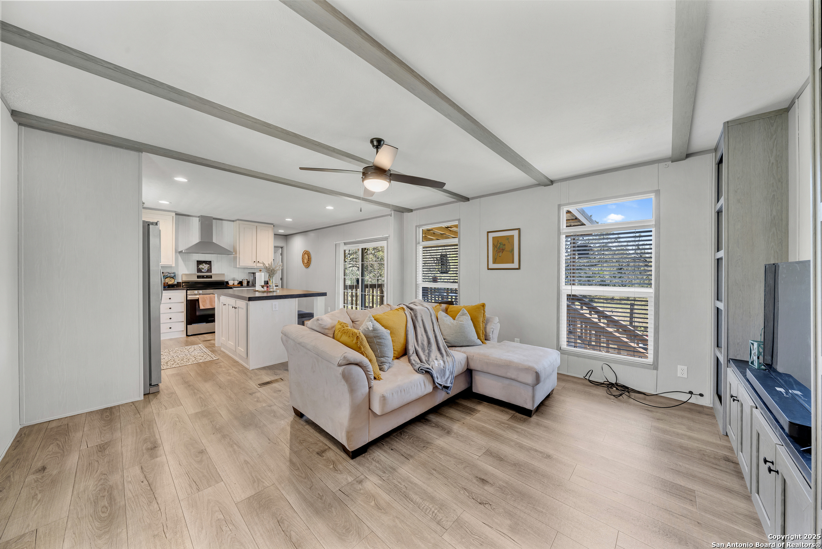57 W Bob White Dr