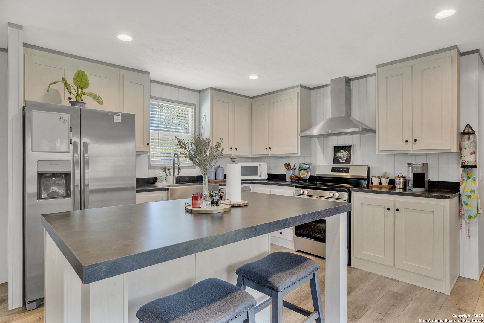 57 W Bob White Dr