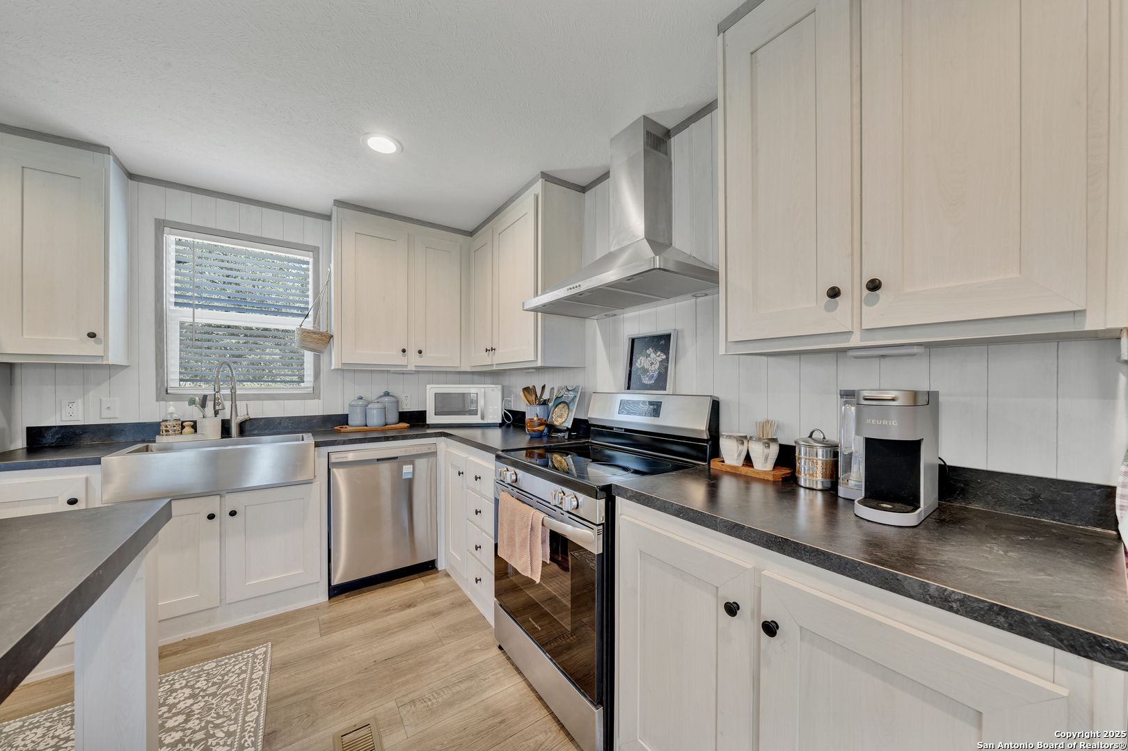 57 W Bob White Dr