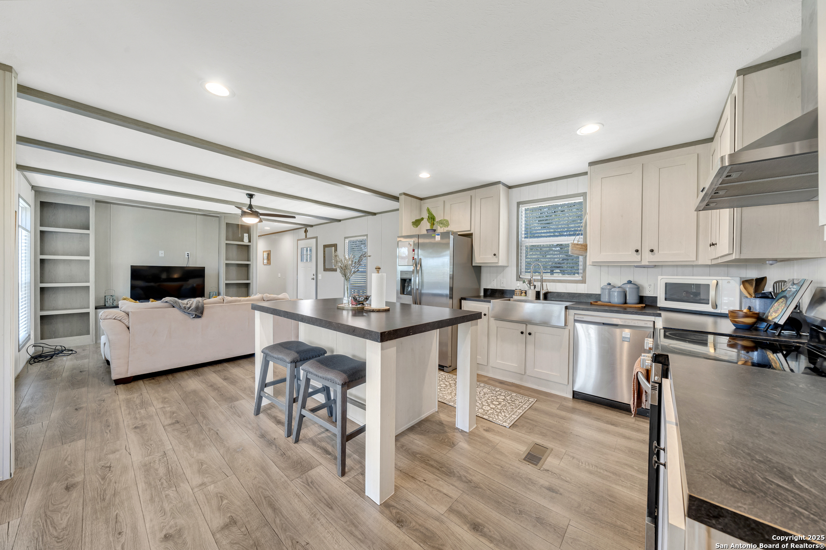 57 W Bob White Dr