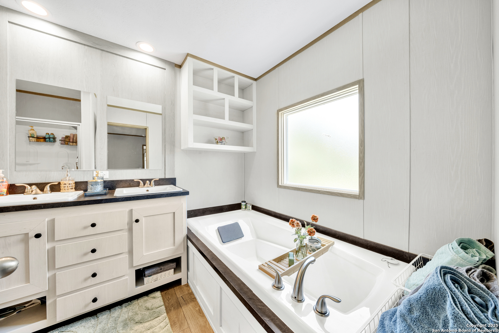 57 W Bob White Dr