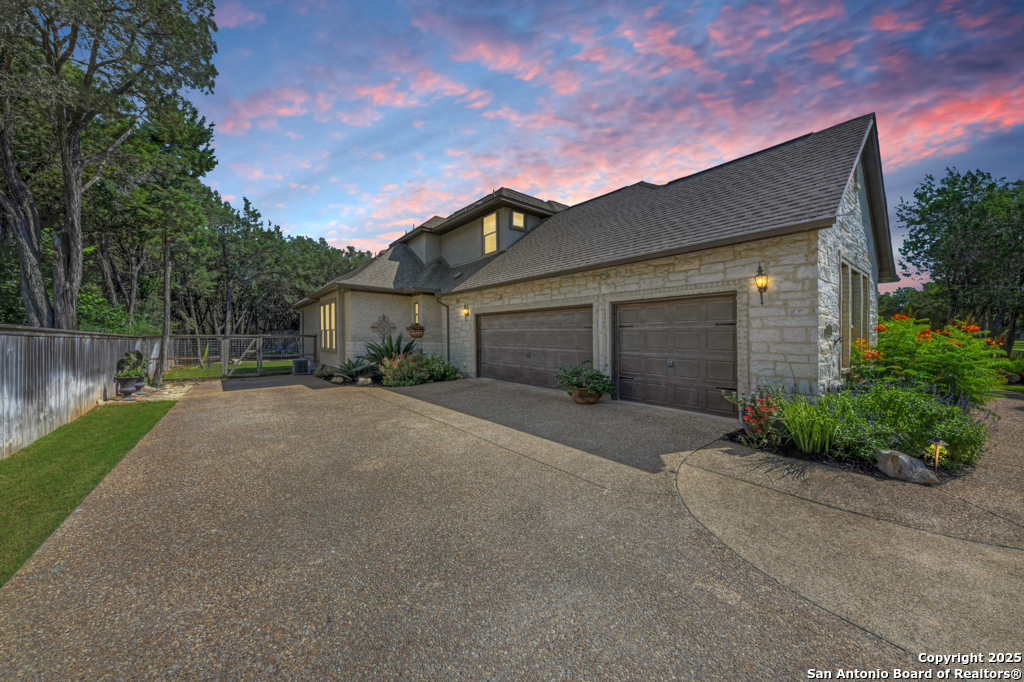948 Woodland Oaks