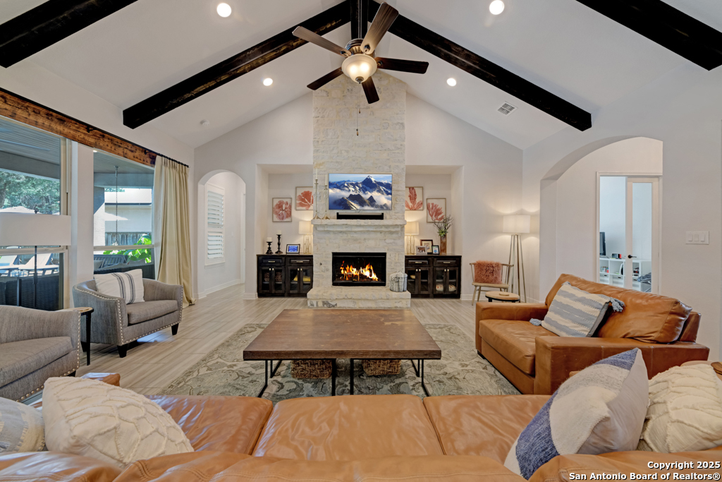 948 Woodland Oaks