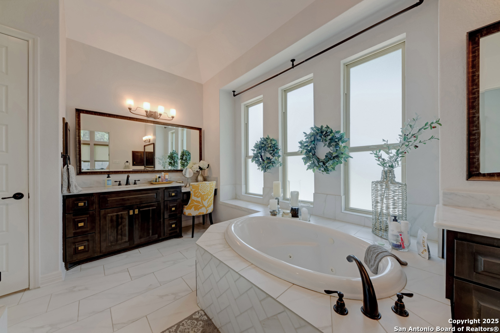 948 Woodland Oaks