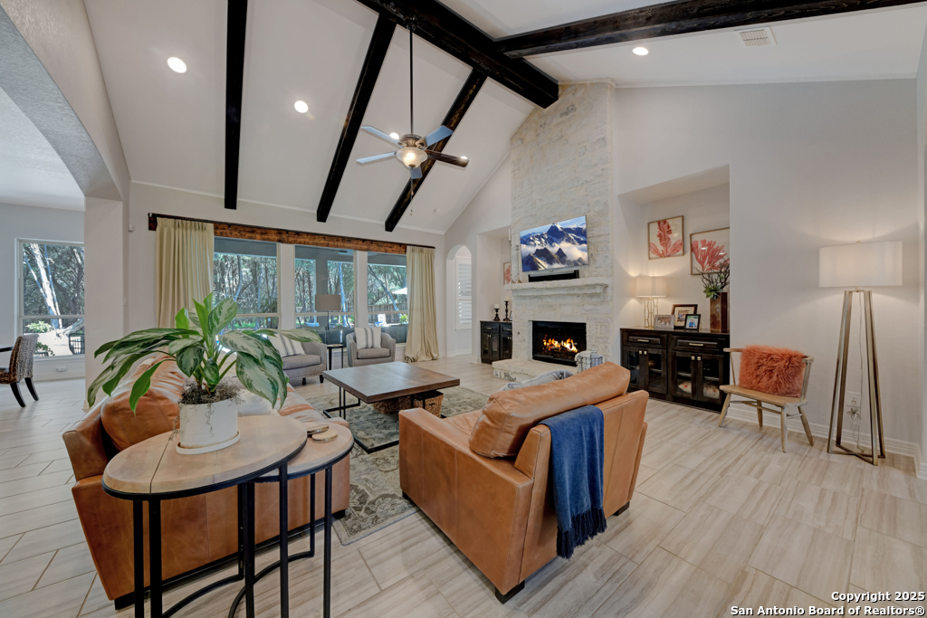 948 Woodland Oaks