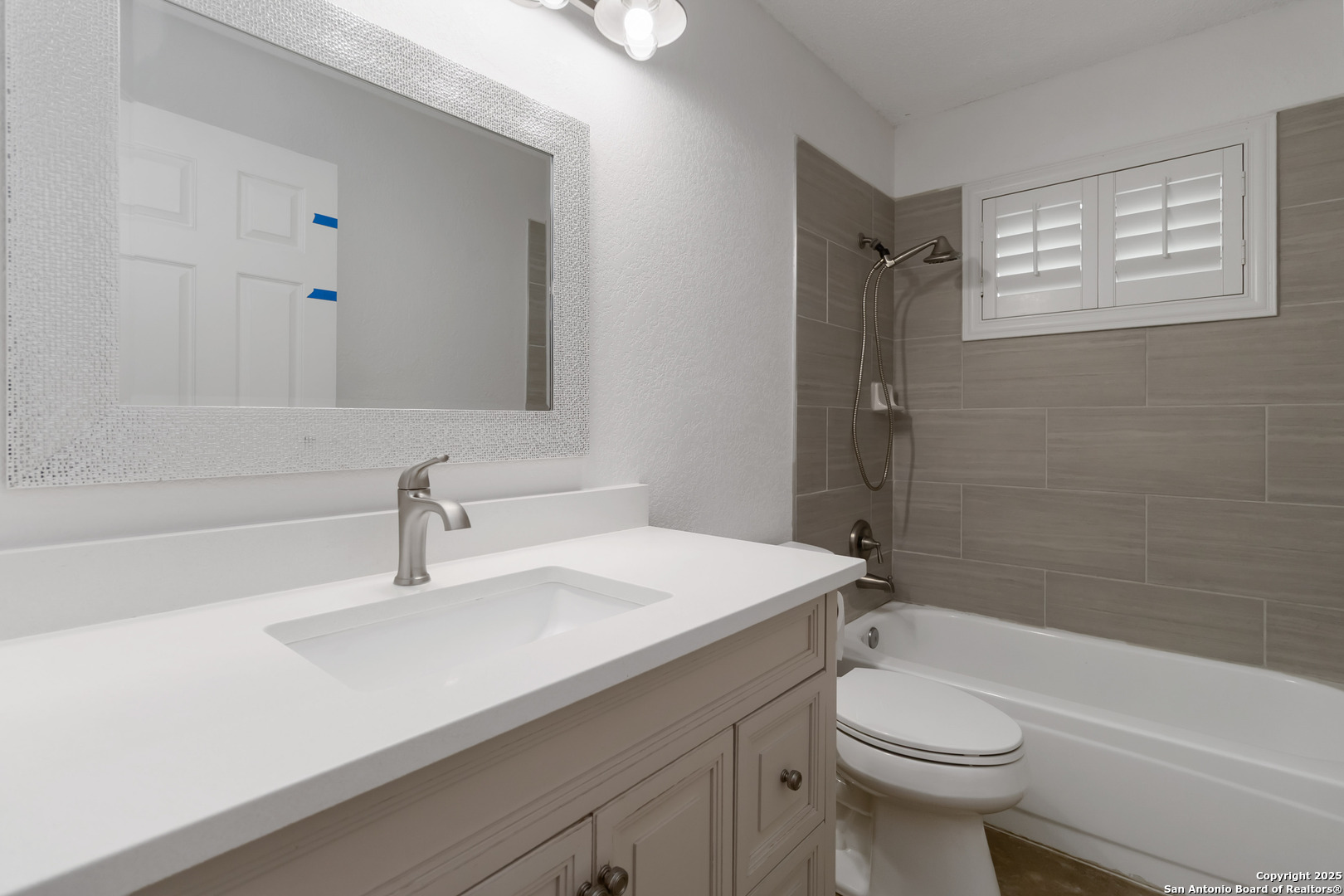 942 Lightstone