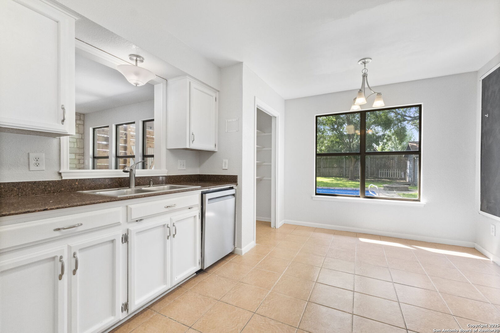 1618 Sunnybrook