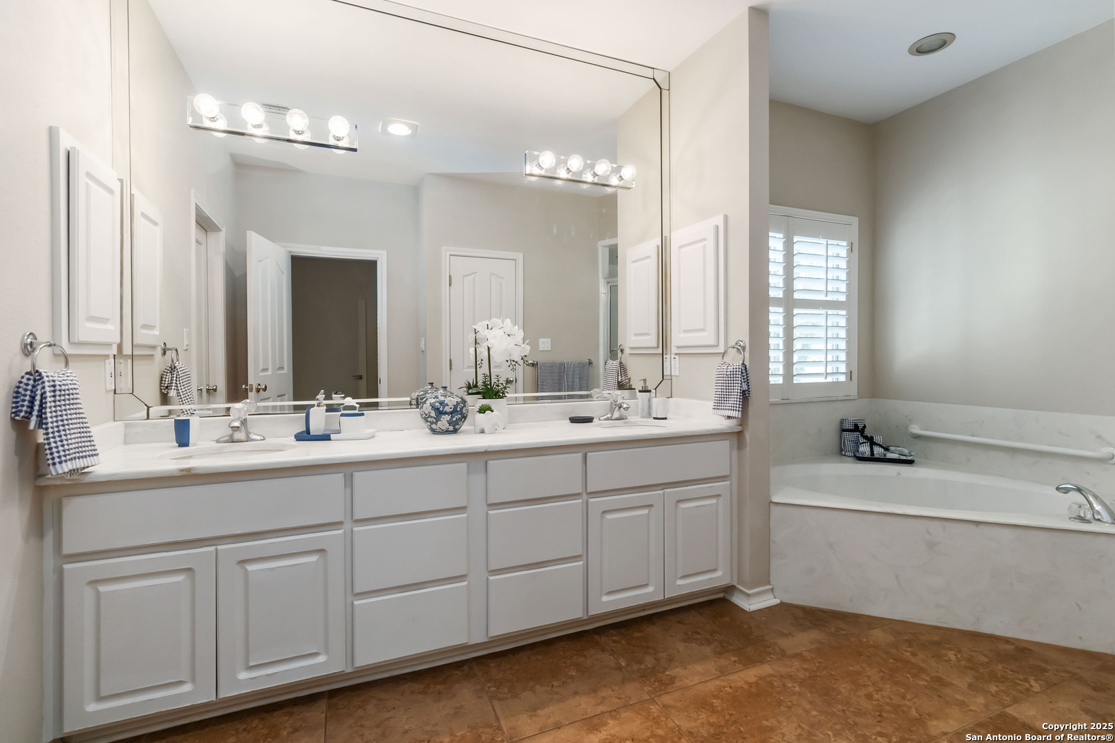 1407 Canyon Edge