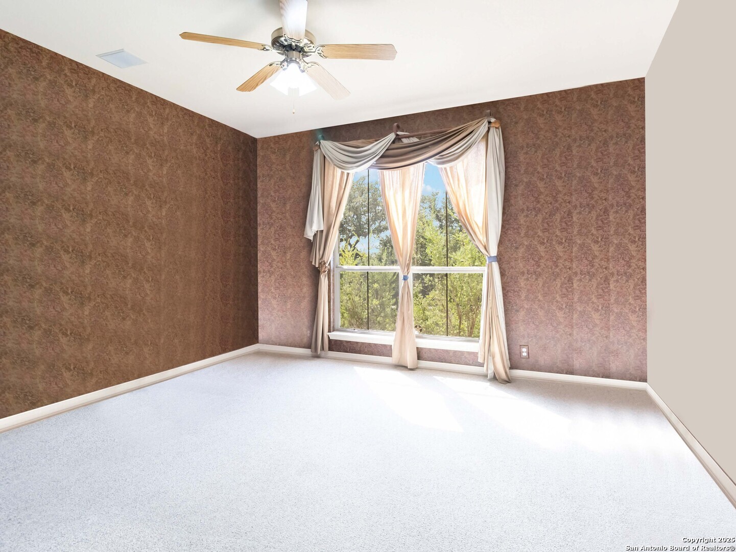 204 Hidden Ridge