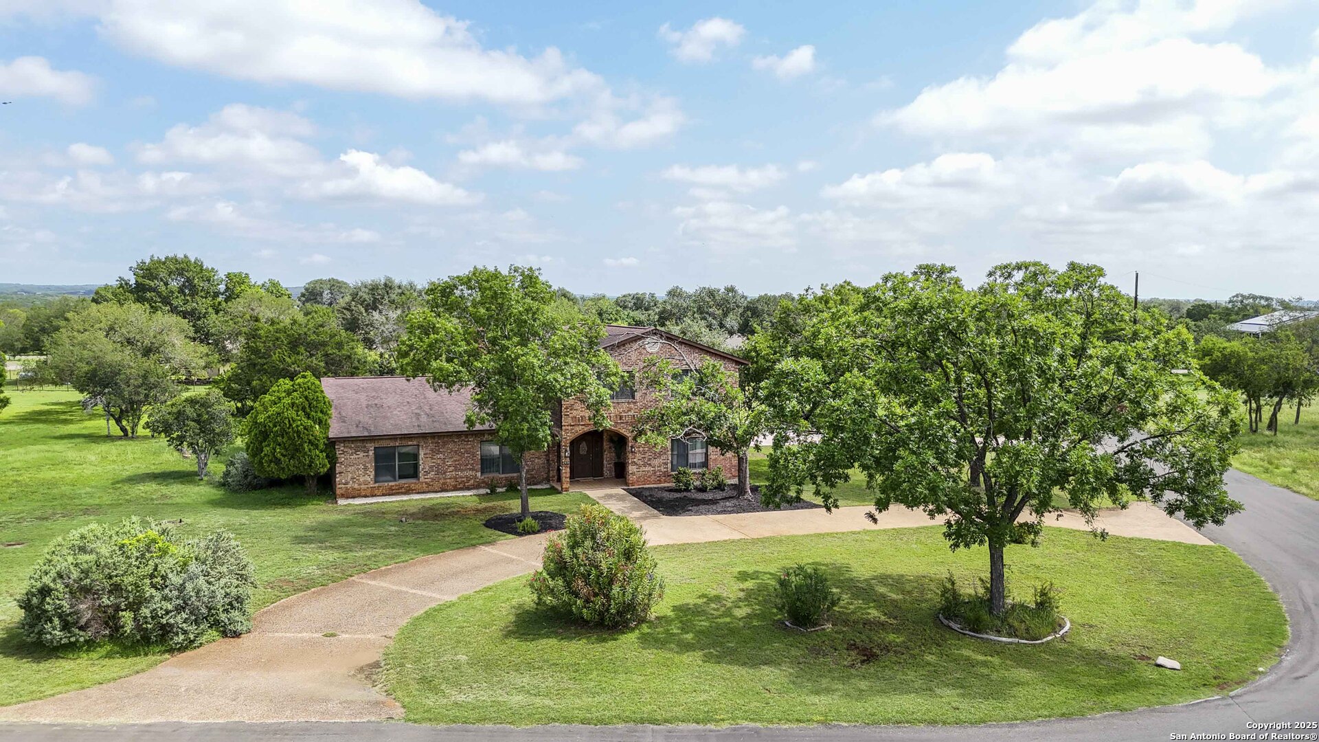 2406 Northwoods