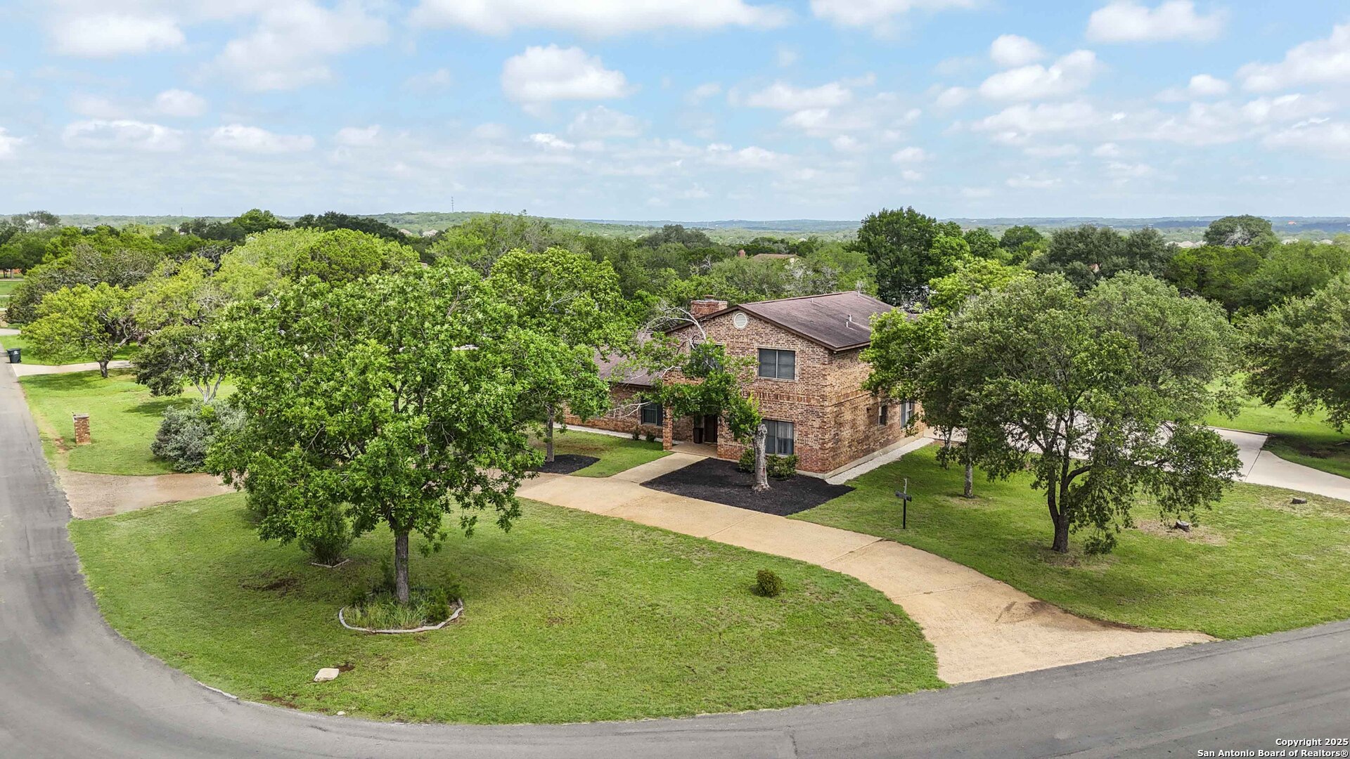 2406 Northwoods